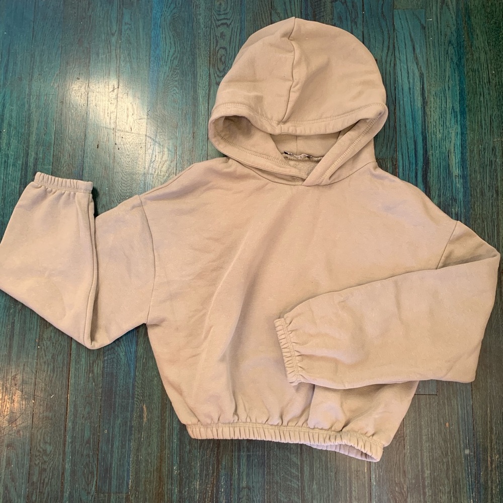 ZARA sage green cropped hoodie
Size large
Will fit M/L